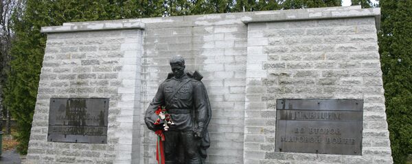 Монумент Воину-Освободителю Бронзовый солдат - Sputnik Latvija