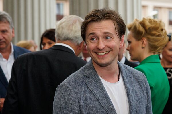 Художественный руководитель Московского губернского театра актер театра и кино Сергей Безруков очень доволен постановкой и встречей с гением Художественный руководитель Московского губернского театра актер театра и кино Сергей Безруков очень доволен постановкой и встречей с гением - Sputnik Латвия