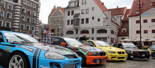 Асы дрифта проехались по Старой Риге - Sputnik Латвия