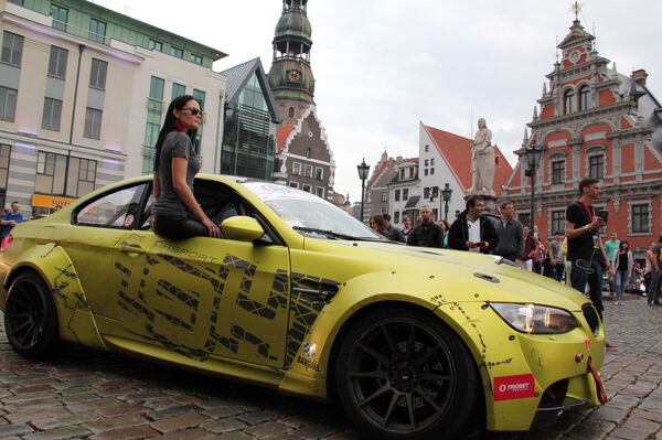 Асы дрифта проехались по Старой Риге  - Sputnik Латвия