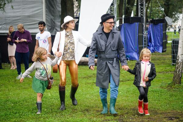 6 и 7 августа на Луцавсале в Риге проходит фестиваль Piena svetki-2016 6 и 7 августа на Луцавсале в Риге проходит фестиваль Piena svetki-2016 - Sputnik Латвия