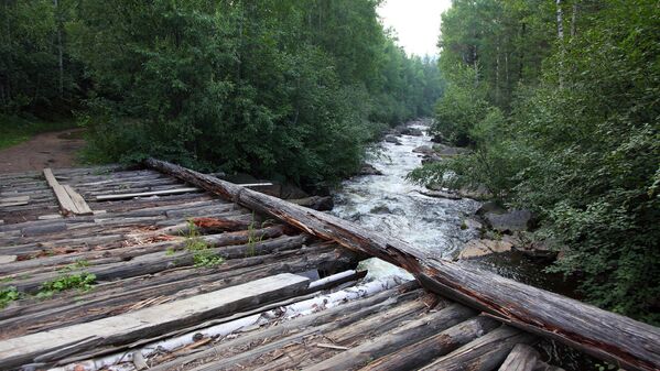 Мост через реку неподалеку от станции Орленок. В советские годы рядом был пионерский лагерь для орлят - детей из семей авиаторов - Sputnik Латвия