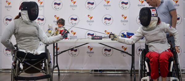 Члены сборной России по фехтованию на колясках на пресс-конференции, посвященной Паралимпиаде в Рио-де-Жанейро Члены сборной России по фехтованию на колясках на пресс-конференции, посвященной Паралимпиаде в Рио-де-Жанейро - Sputnik Latvija