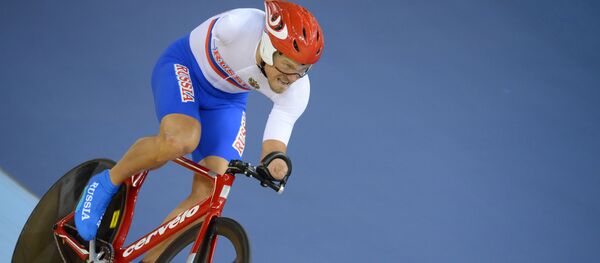 Российский велогонщик Алексей Обыденнов в индивидуальной гонке на дистанции 1 км на ХIV летних Паралимпийских играх в Лондоне Российский велогонщик Алексей Обыденнов в индивидуальной гонке на дистанции 1 км на ХIV летних Паралимпийских играх в Лондоне - Sputnik Latvija