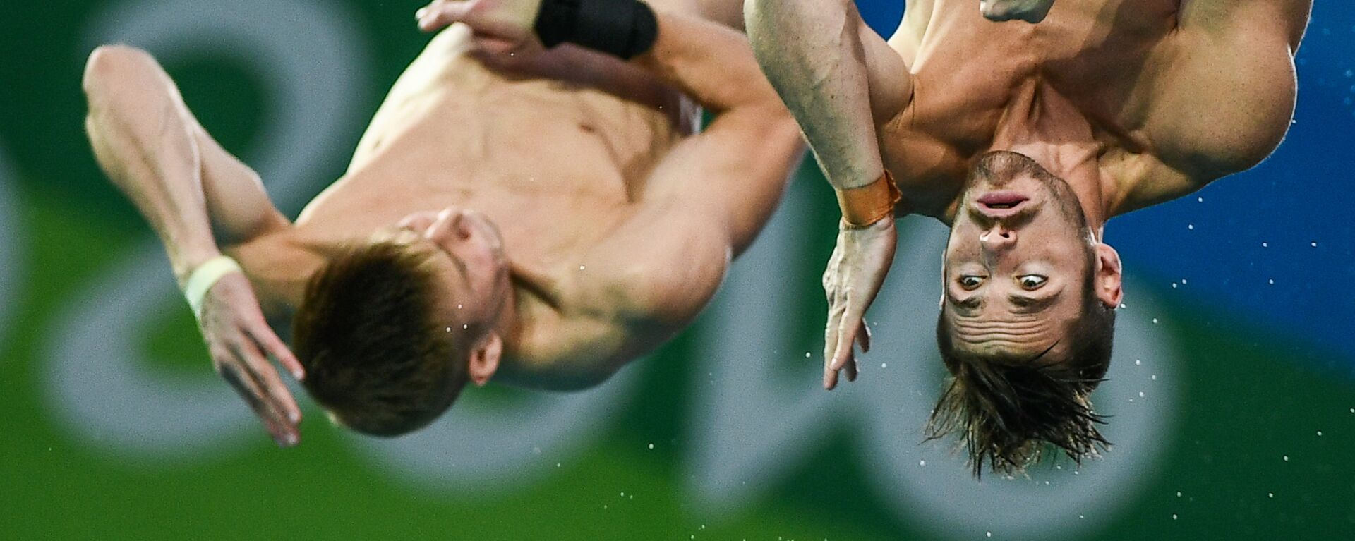 Олимпиада 2016. Синхронные прыжки в воду. Мужчины. Вышка 10 м - Sputnik Латвия, 1920, 22.05.2020