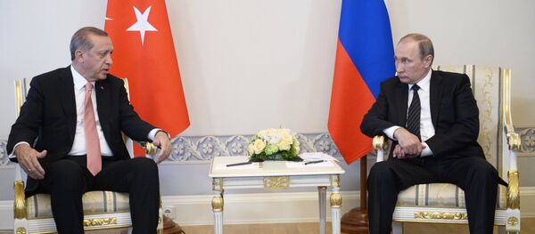Встреча президентов России и Турции В. Путина и Р. Эрдогана в Санкт-Петербурге Встреча президентов России и Турции В. Путина и Р. Эрдогана в Санкт-Петербурге - Sputnik Latvija
