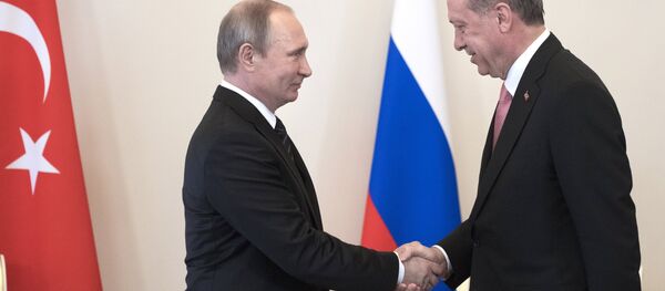 Встреча президентов России и Турции В. Путина и Р. Эрдогана в Санкт-Петербурге Встреча президентов России и Турции В. Путина и Р. Эрдогана в Санкт-Петербурге - Sputnik Latvija