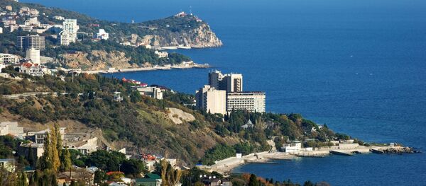 Вид на южный берег Крыма в окрестностях большой Ялты - Sputnik Латвия