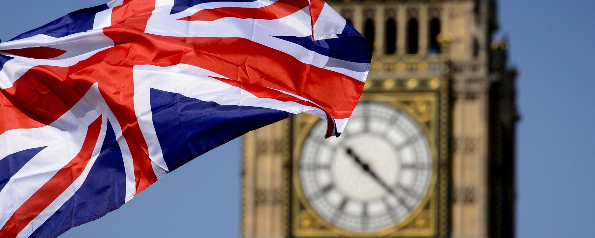 Британский флаг на фоне Биг-Бена в Лондоне - Sputnik Латвия, 1920, 06.11.2022