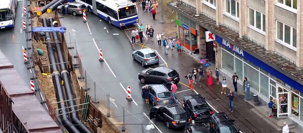 Троллейбус в Риге протаранил 8 машин Троллейбус в Риге протаранил 8 машин - Sputnik Латвия