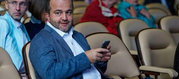 Банкир Эрнест Бернис на концерт пришел с детьми Банкир Эрнест Бернис на концерт пришел с детьми - Sputnik Латвия