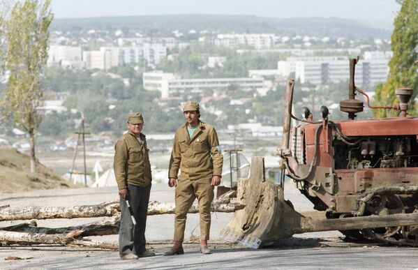 Охрана пункта патрульно-постовой службы при въезде в Гагаузию - Sputnik Latvija