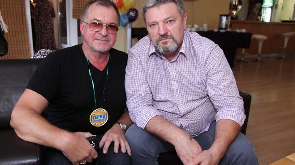 Михаил Черноусов (слева) и Алексей Рощин знают, как рядовые граждане могут содействовать полиции - Sputnik Латвия