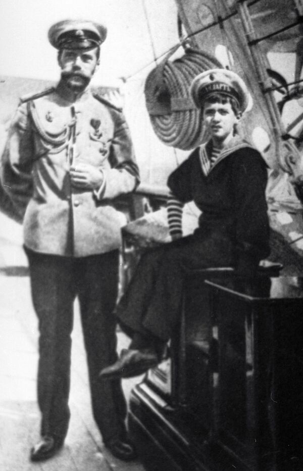 Николай II с сыном на палубе корабля - Sputnik Латвия