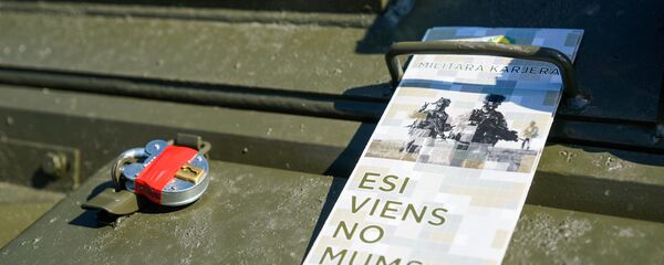 Буклет Вооружённых сил Латвии с призывом - Будь одним из нас - Sputnik Латвия