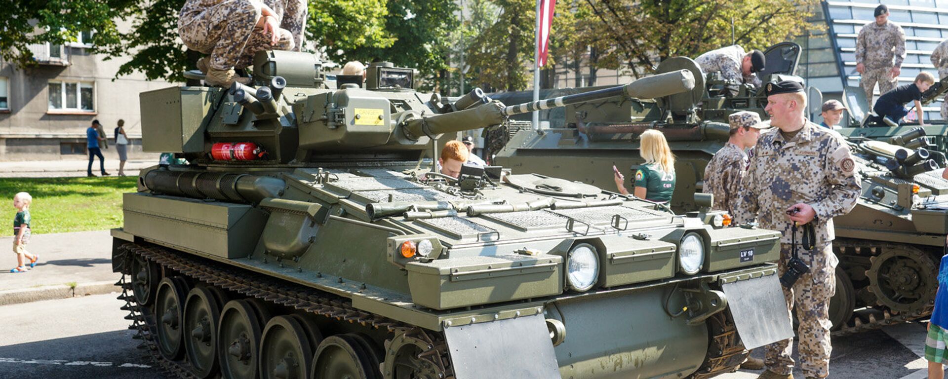 Бронетранспортёр Zobens (Меч) Латвийской армии - Sputnik Латвия, 1920, 22.04.2026