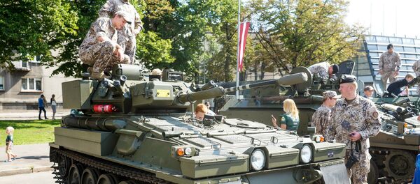 Бронетранспортёр Zobens (Меч) Латвийской армии Бронетранспортёр Zobens (Меч) Латвийской армии - Sputnik Latvija