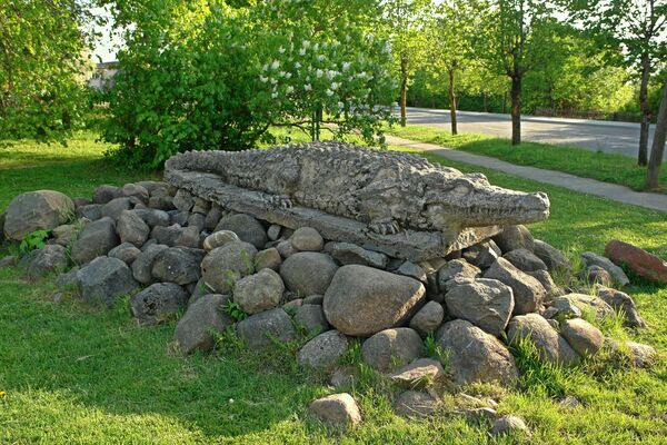 Памятник крокодила в Дундаге Памятник крокодила в Дундаге - Sputnik Латвия