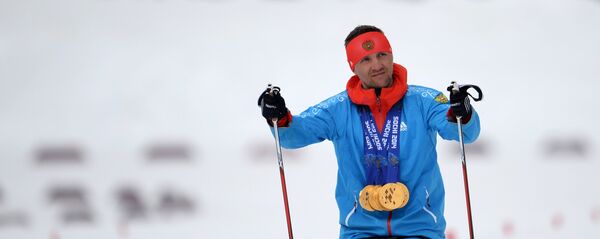 Роман Петушков (Россия), завоевавший шесть золотых медалей на XI Паралимпийских зимних играх в Сочи, после окончания соревнований по лыжным гонкам. - Sputnik Latvija