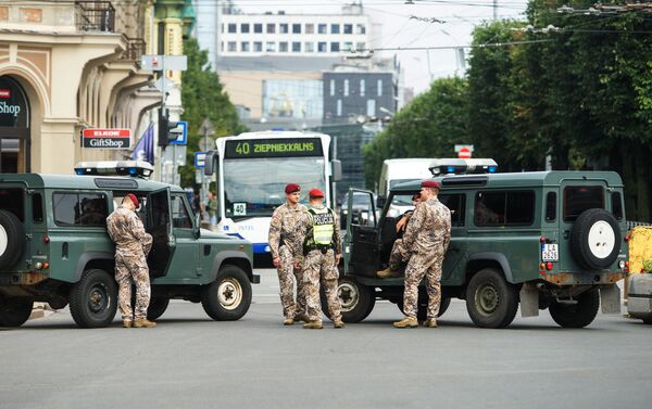 Военная полиция Латвийской армии выдвинулась на позиции - Sputnik Латвия
