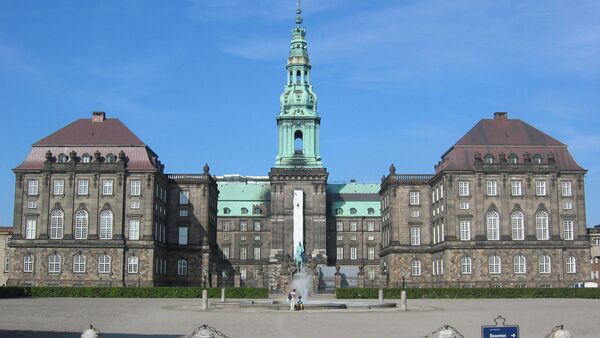 Здание датского парламента (дворец Кристиансборг) в Копенгагене - Sputnik Латвия