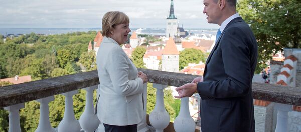 Ангела Меркель и Таави Рыйвас. Ангела Меркель и Таави Рыйвас. - Sputnik Latvija