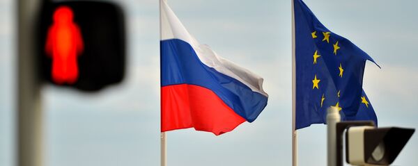 Krievijas un ES karogi Krievijas un ES karogi - Sputnik Latvija
