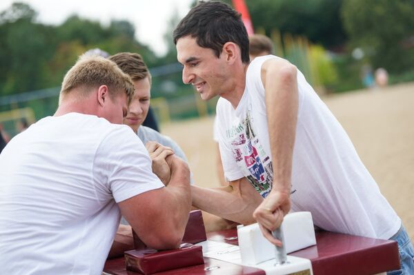 Турнир по армреслингу Турнир по армреслингу - Sputnik Латвия