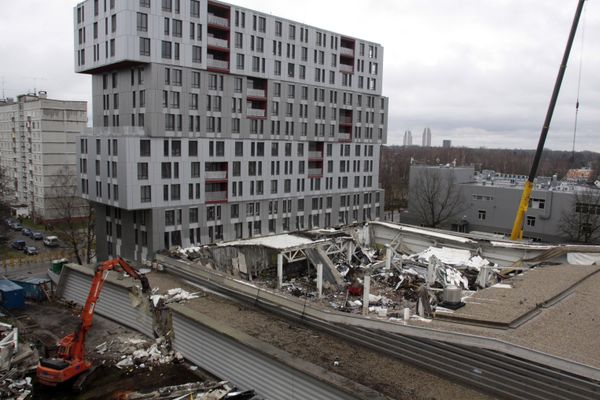 Во время второго обрушения крыши погибли спасатели, которые искали выживших - Sputnik Латвия