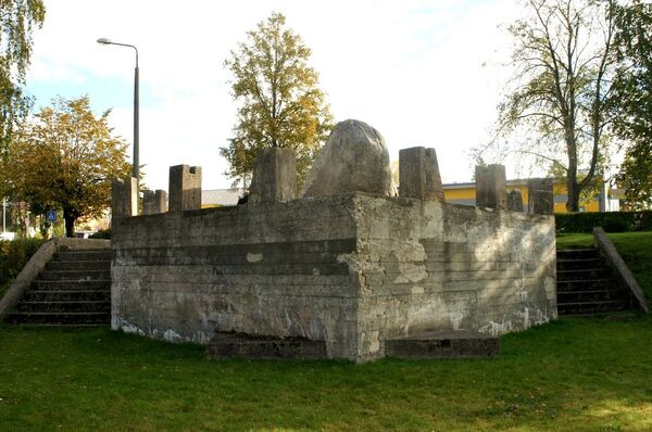 Памятник советским морякам в Лимбажи - Sputnik Латвия