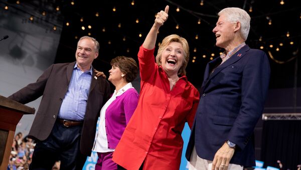 Klintonu pāris. Foto no arhīva - Sputnik Latvija