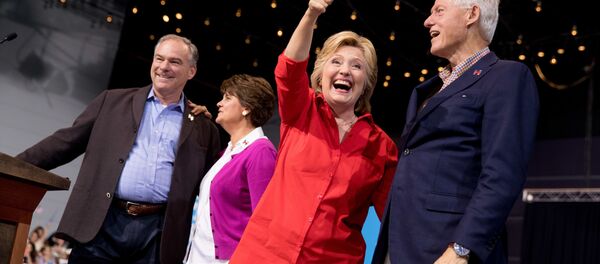 Klintonu pāris. Foto no arhīva - Sputnik Latvija