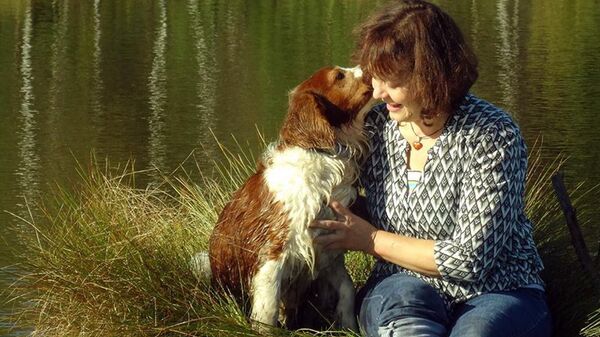 Диана Мейере вместе с Тофиком, который успешно ищет трюфели в латвийских лесах - Sputnik Латвия