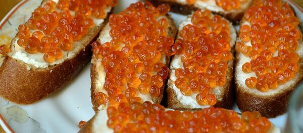 Svietsmaize ar sarkanajiem ikriem Svietsmaize ar sarkanajiem ikriem - Sputnik Latvija