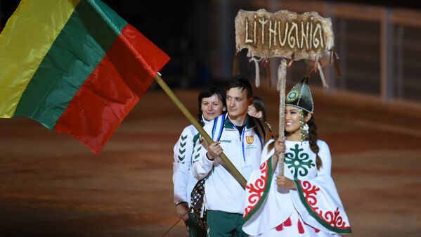 Lietuvas izlases pārstāvji 2. Vispasaules nomadu spēļu atklāšanas ceremonijā. Spēles notiek Čolponatas pilsētā Kirgizstānā. - Sputnik Latvija