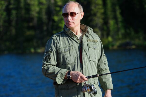 2013. gada 20. jūlijs. Krievijas prezidents Vladimirs Putins makšķerē Tivas Republikā. - Sputnik Latvija