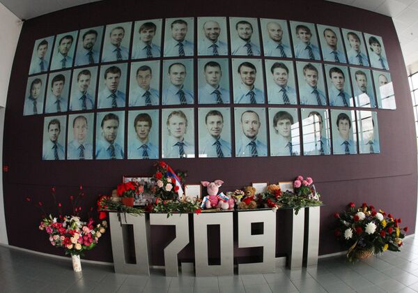 Мемориальная стена в память о членах хоккейного клуба Локомотив - Sputnik Латвия