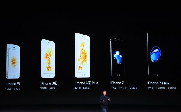 Новая батарея прослужит на час дольше, чем у iPhone 6S и на два — чем у iPhone 6. - Sputnik Латвия
