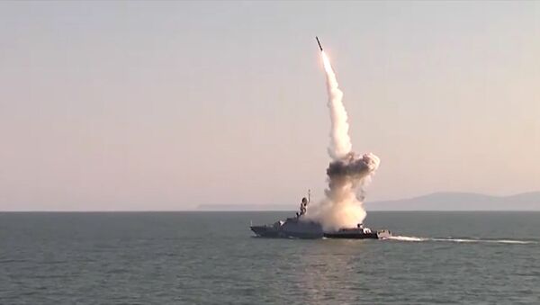 Raķešu Kalibr starts no Kaspijas flotiles kuģiem Krievijas BS mācībās - Sputnik Latvija