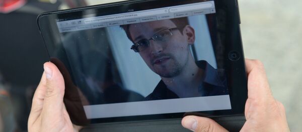 Бывший сотрудник ЦРУ и Агентства национальной безопасности США Эдвард Сноуден. Бывший сотрудник ЦРУ и Агентства национальной безопасности США Эдвард Сноуден. - Sputnik Latvija