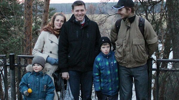 Антонина Крейш с семьей - Sputnik Латвия