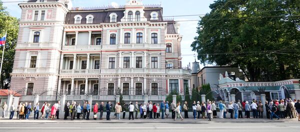 На избирательном участке в Посольстве России - Sputnik Латвия