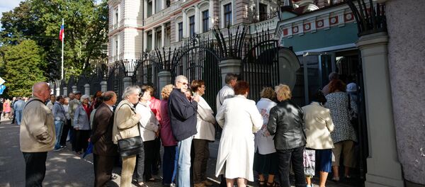 Очередь на избирательный участок в Посольстве России - Sputnik Латвия