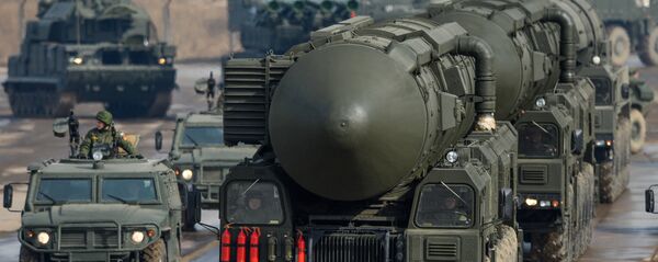 Транспортно-пусковая установка межконтинентальных баллистических ракет Тополь-М Транспортно-пусковая установка межконтинентальных баллистических ракет Тополь-М - Sputnik Latvija