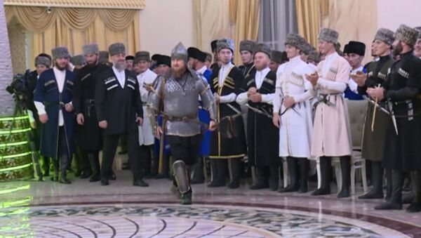 Ramzans Kadirovs pārsteidza ar savu tērpu Čečenijas sievietes dienā - Sputnik Latvija