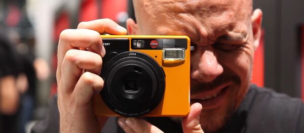 Leica для любителей – компания представила пленочную камеру мгновенной печати - Sputnik Латвия