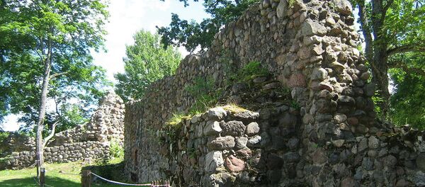 Стены старого замка в Алуксне - Sputnik Латвия