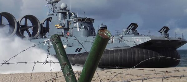 Пехотинцы прорвали вражескую противодесантную оборону на учениях Балтфлота Пехотинцы прорвали вражескую противодесантную оборону на учениях Балтфлота - Sputnik Латвия