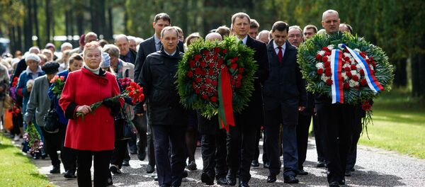 На месте концентрационного лагеря в Саласпилсе прошло мероприятие посвящённое 72-ой годовщине освобождения лагеря На месте концентрационного лагеря в Саласпилсе прошло мероприятие посвящённое 72-ой годовщине освобождения лагеря - Sputnik Latvija