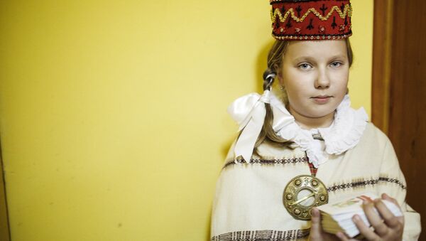 Ульяна Чернова в национальном латышском костюме - Sputnik Латвия